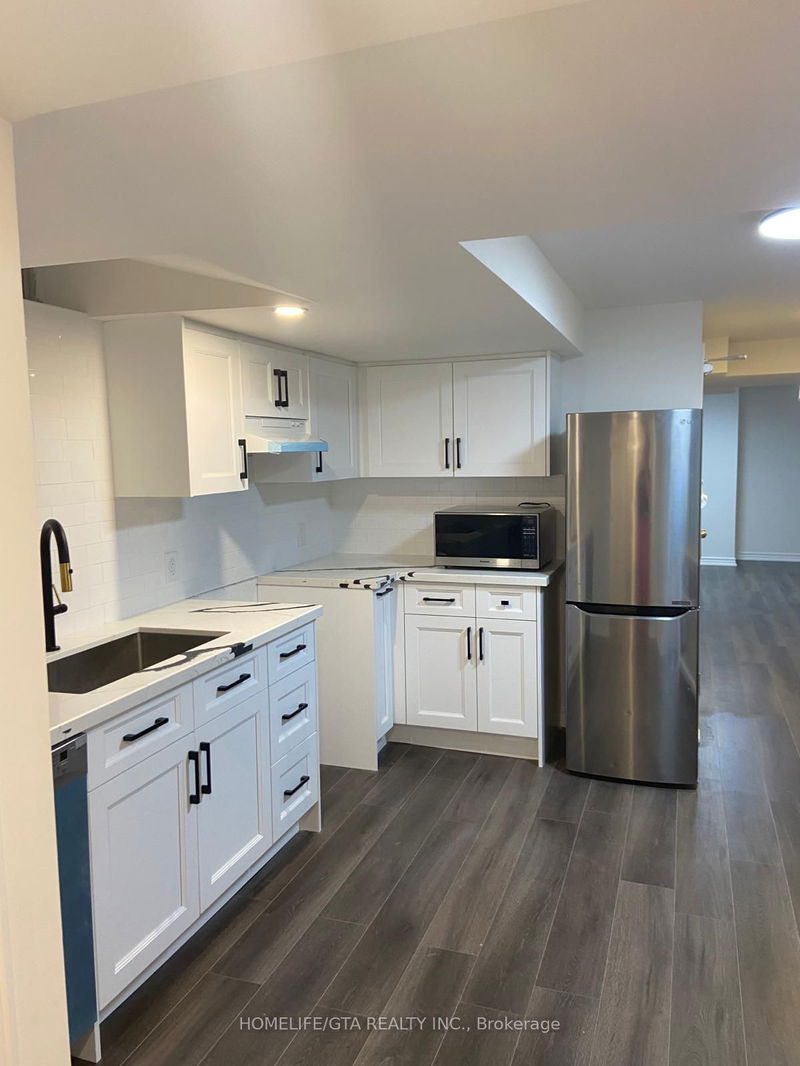 home for lease on BSMT-4 Auckland Drive E