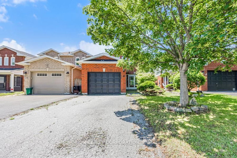 16 Fry Cres, Clarington, L1C 4Y2 | Image 2