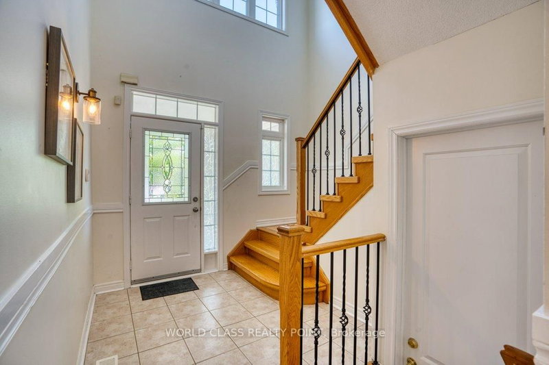 Upper - 3 Hesham Dr, Whitby, L1M 2J9 | Image 3