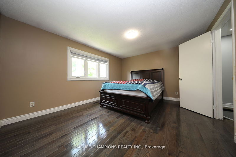 20 Horseshoe Cres  Toronto, M1B 4S5 | Image 12