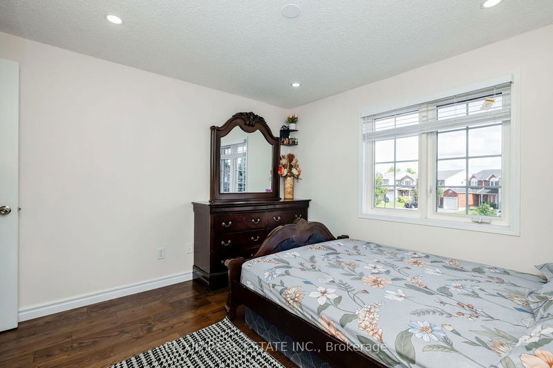 1875 Dalhousie Cres  Oshawa, L1G 8C4 | Image 25