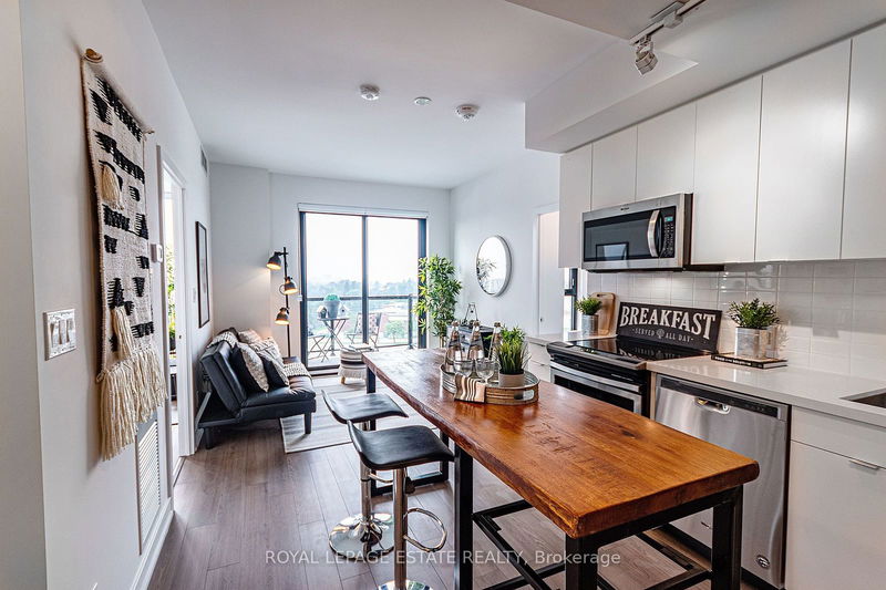 home for lease on 913-2799 Kingston Road