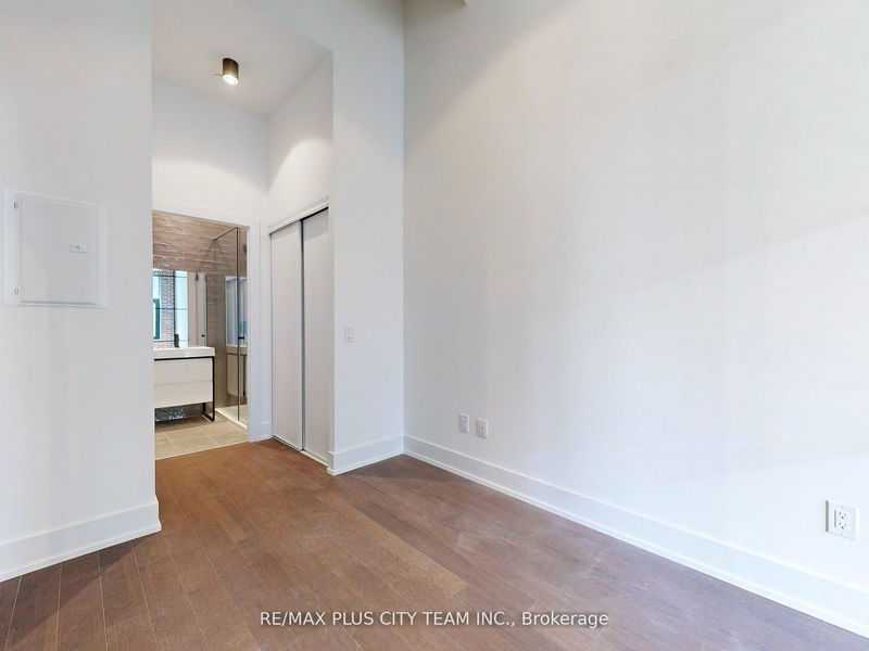  206 - 150 Logan Ave  Toronto, M4M 0E4 | Image 9