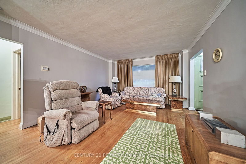 8 Scarborough Golf Club Rd  Toronto, M1M 3C5 | Image 3