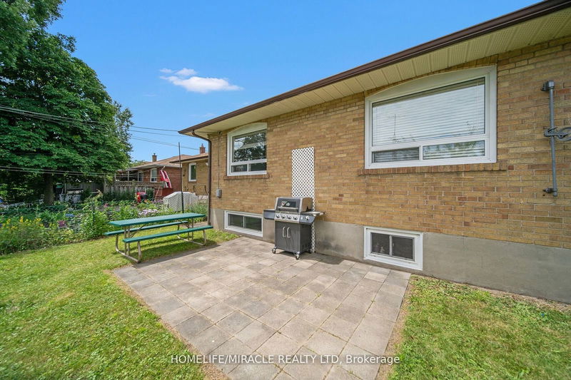 90 Deanvar Ave  Toronto, M1R 2N3 | Image 32