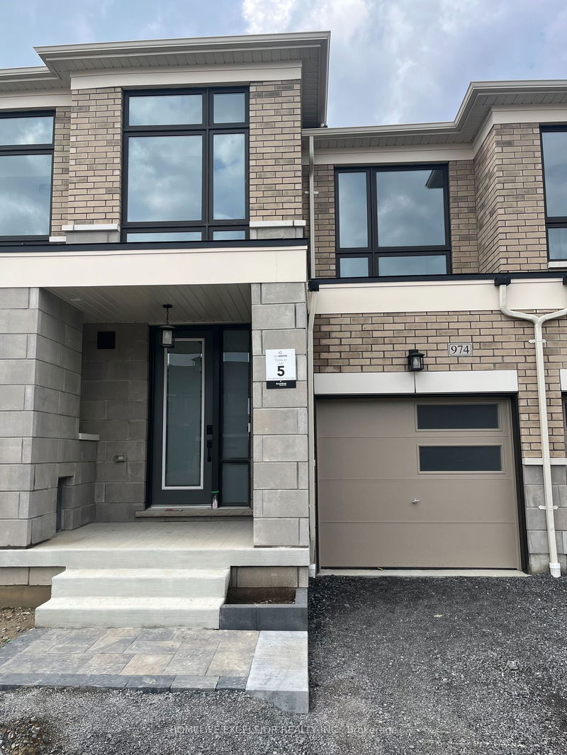 home for lease on 974 Crowsnest Hllw