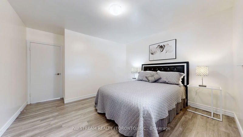 61 Manorglen Cres  Toronto, M1S 1W3 | Image 31