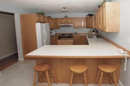 524 Lisbon Crt, Oshawa, L1J6R3 | Image 2