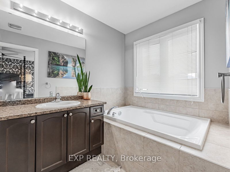 25 Dewell Cres  Clarington, L1E 0B7 | Image 22