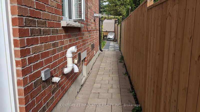 33 Scarborough Golf Club Rd, Toronto, M1M 3C6 | Image 3