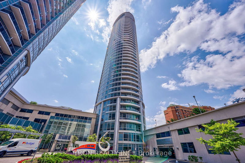 home for lease on 3102-125 Village Green Square