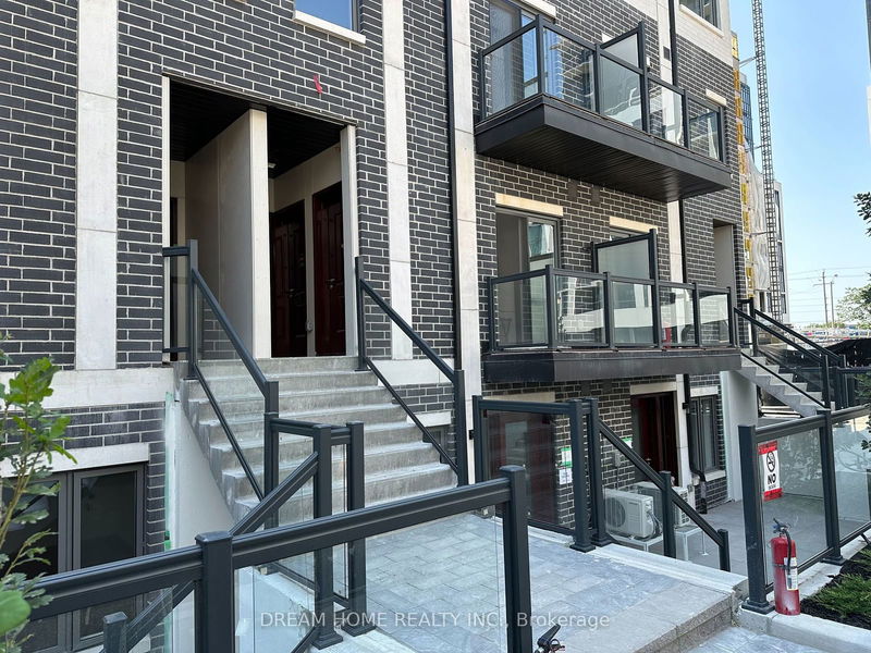 home for lease on C1-202-3423 Sheppard Avenue E