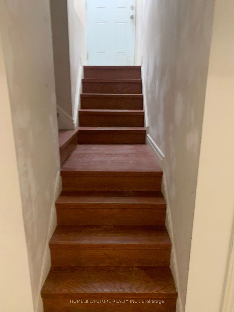 home for lease on 64 Dunwell Crescent