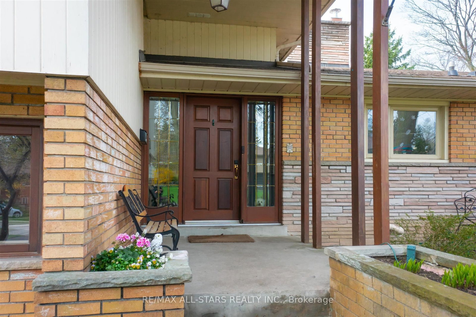 Listing Image 4