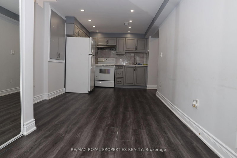 Bsmt - 10 Tarsus Cres, Toronto, M1C 3W7 | Image 2