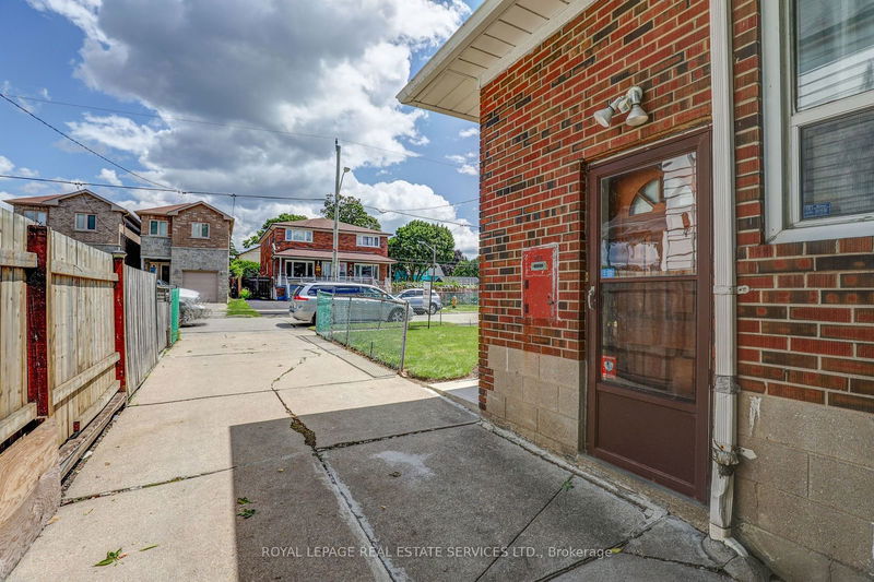 42A Linden Ave  Toronto, M1K 3H5 | Image 5