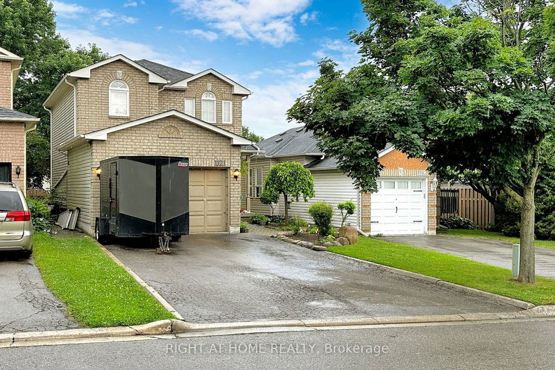 1121 Ridgemount Blvd  Oshawa, L1K 2K9 | Image 1