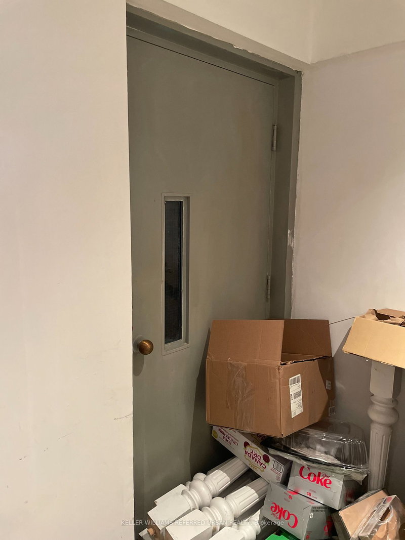 Upper - 706 Pape Ave, Toronto, M4K 3S7 | Image 3