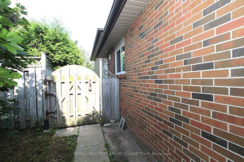 Bsmt - 45 Bryant Rd, Ajax, L1S 2Y5 | Image 2