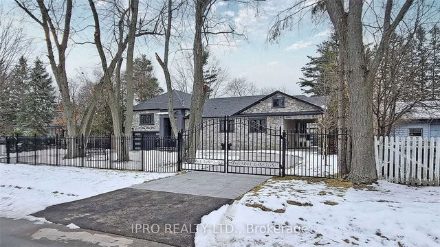 86 Deep Dene Drive