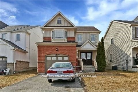 home for lease on 1299 Ashgrove Crescent