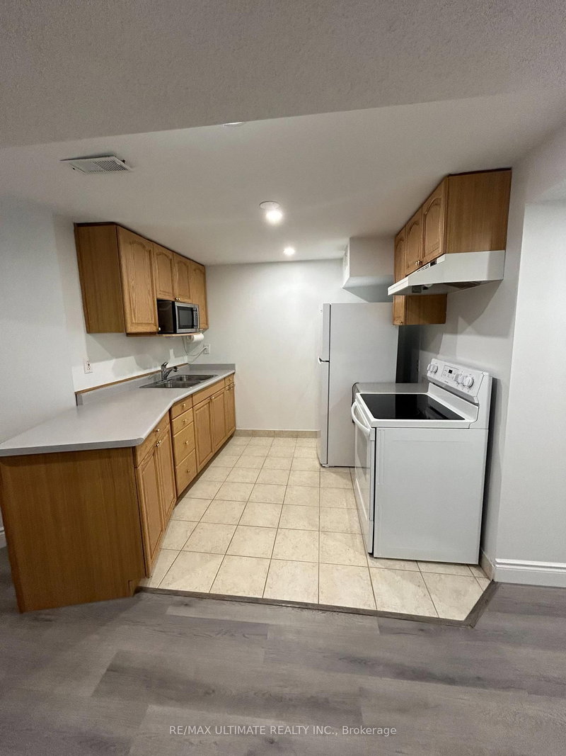 1618 Major Oaks Rd, Pickering, L1X 2G8 | Image 3