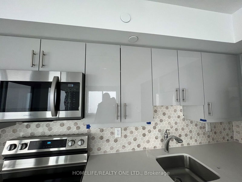 home for lease on 812-1480 Bayly Street