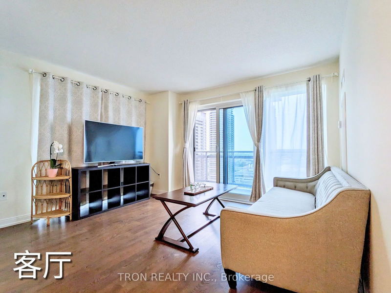 home for lease on 1816-275 Village Green Square