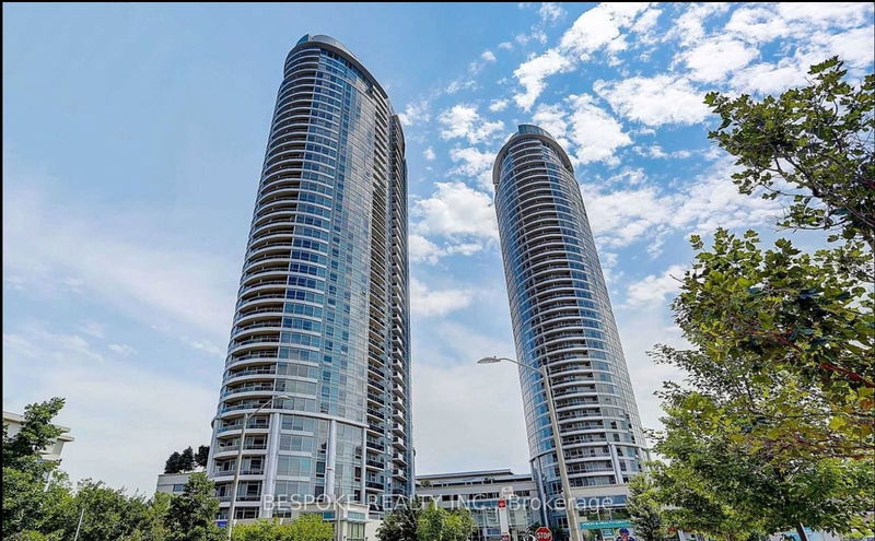 home for lease on 811-125 Village Green Square