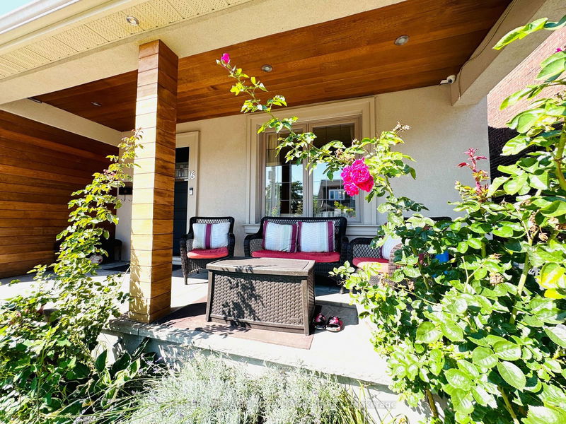 home for lease on 16 Pepler Avenue E