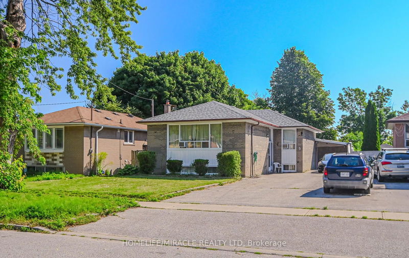 5 Hathway Dr  Toronto, M1P 4L4 | Image 1