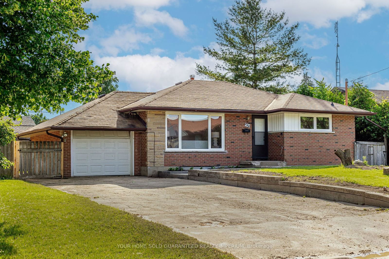 Building in 752 Glenforest Street