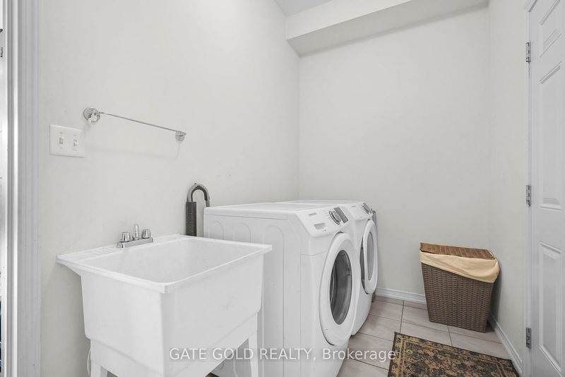 2560 Bandsman Cres  Oshawa, L1L 0M2 | Image 14