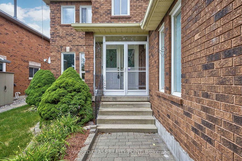 202 Bridgewater Ave  Whitby, L1R 1X3 | Image 3