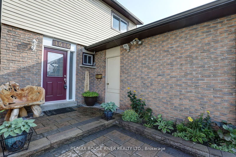 1575 Alwin Circ  Pickering, L1V 2W1 | Image 2