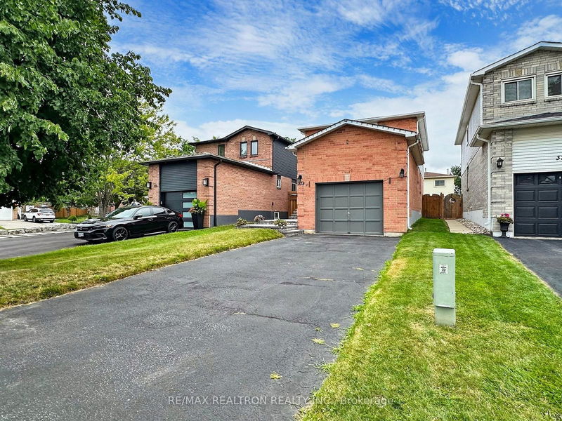 328 Bristol Cres  Oshawa, L1J 8J6 | Image 2