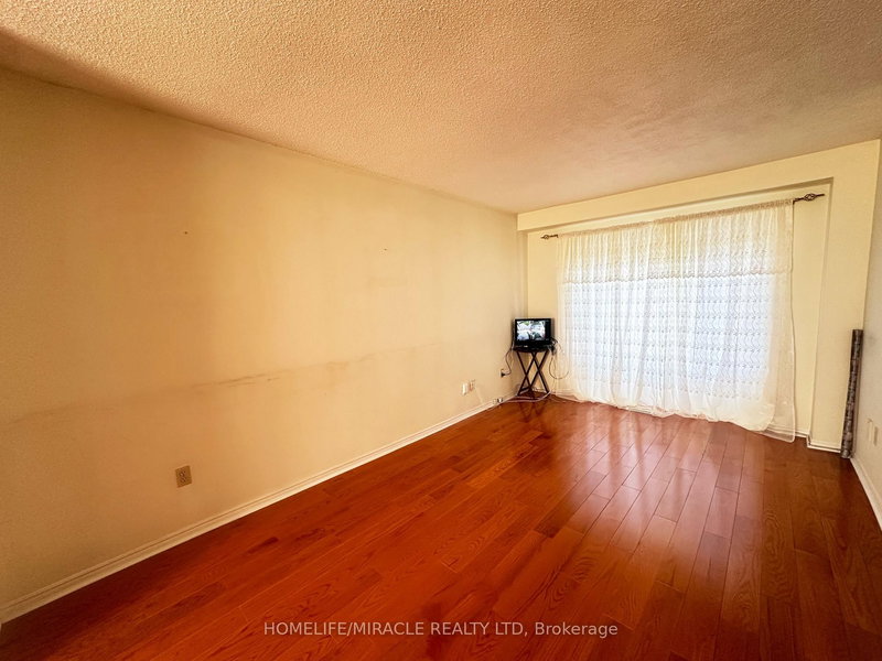 8 Lansbury Dr, Toronto, M1V 3H6 | Image 3