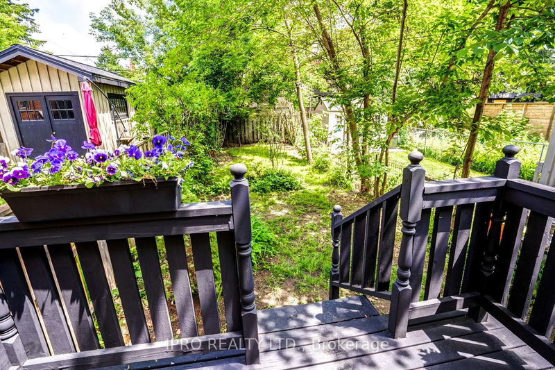 285 Chisholm Ave  Toronto, M4C 4W5 | Image 21