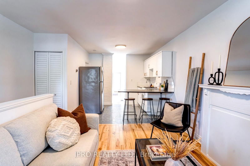 285 Chisholm Ave  Toronto, M4C 4W5 | Image 5