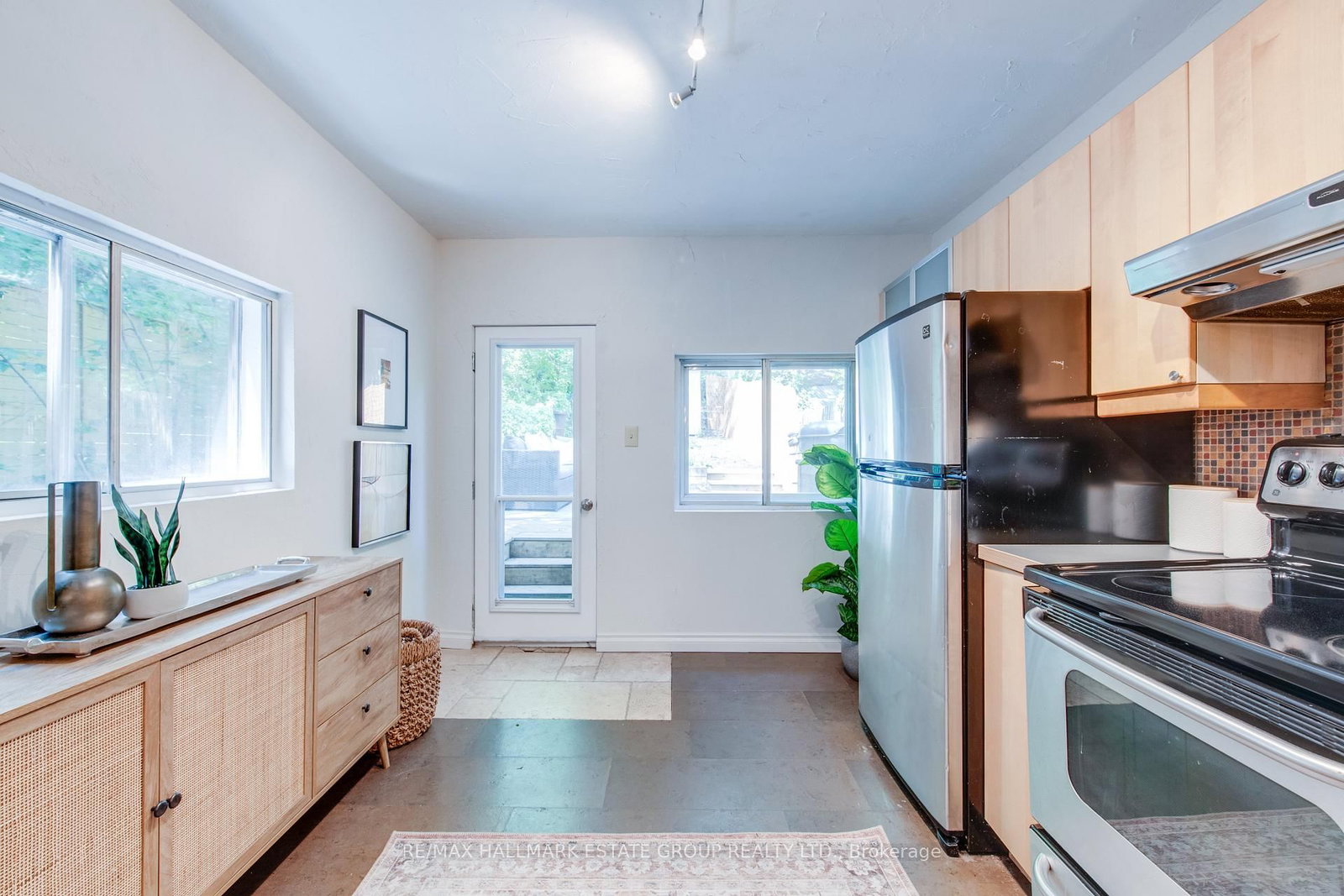 Listing Image 14