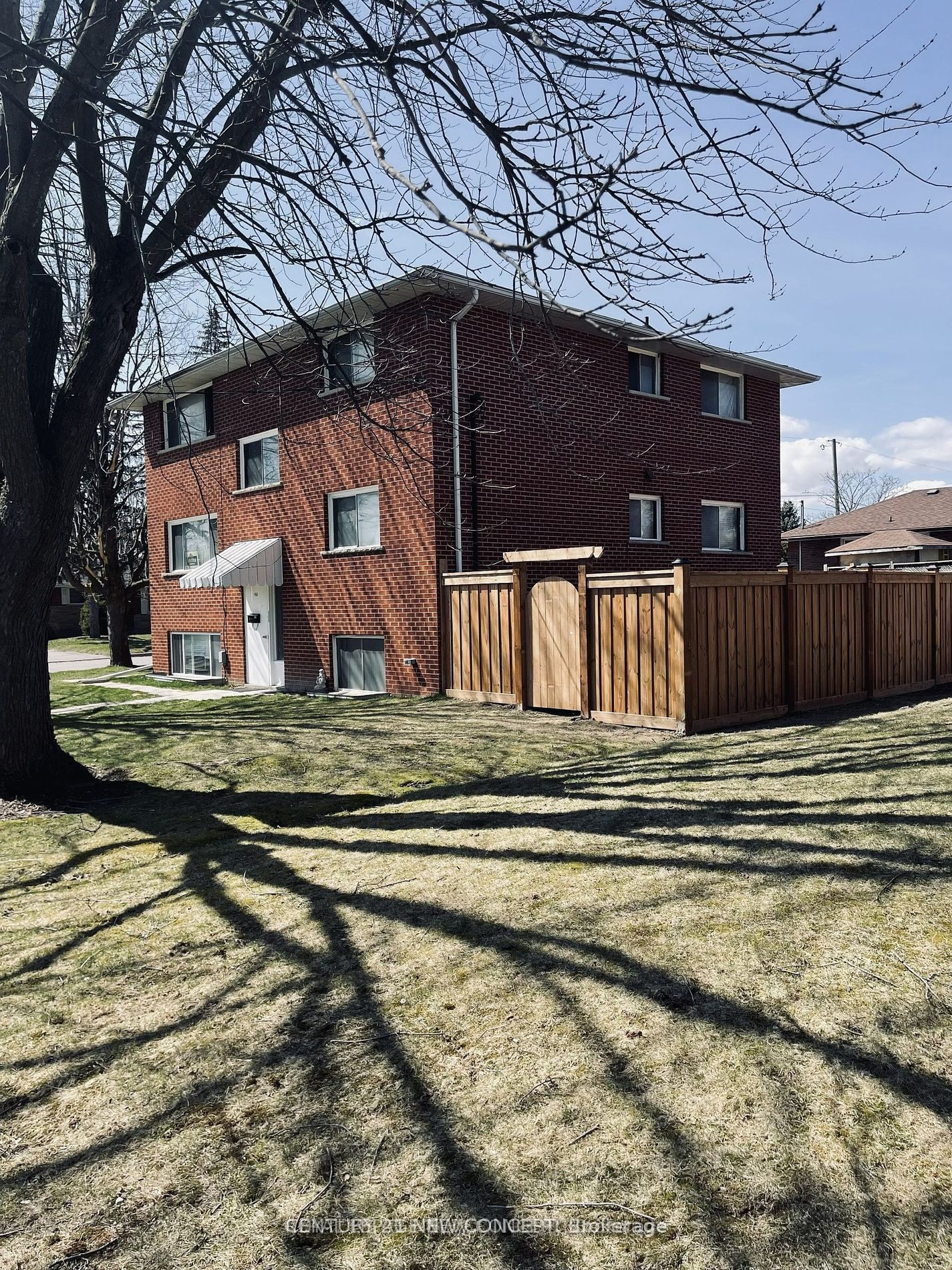 Building in 580 Digby Avenue