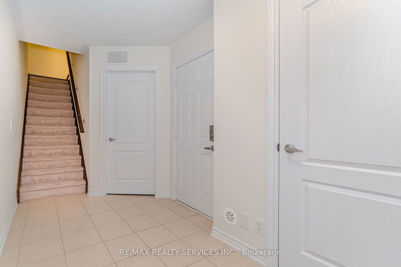 35 Nearco Cres  Oshawa, L1L 0J4 | Image 4