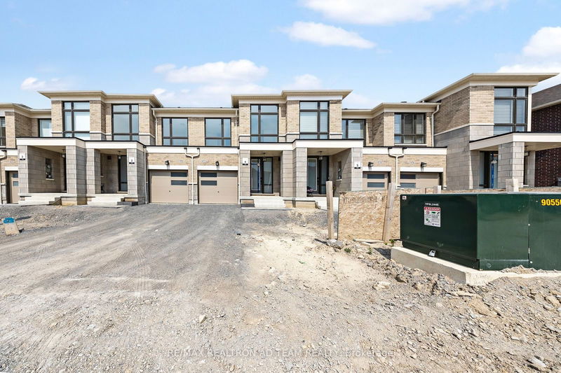 home for lease on 972 Crowsnest