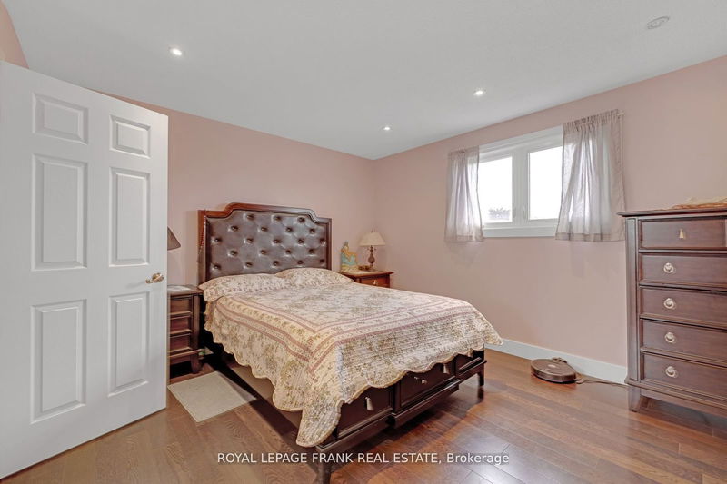 12 Glenabbey Dr  Clarington, L1E 1B9 | Image 11