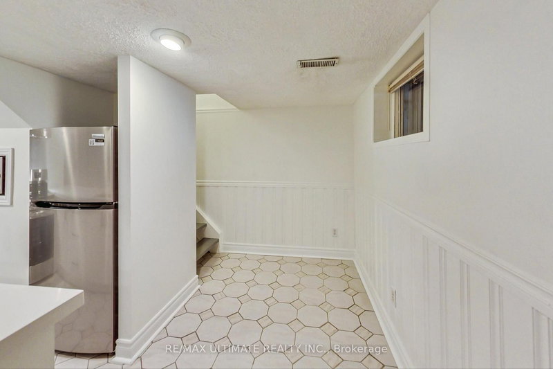 lower - 40 Tiago Ave, Toronto, M4B 2A1 | Image 2