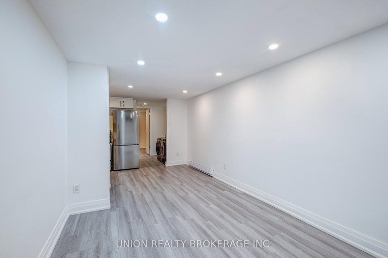 Lower - 15 Ivy Ave, Toronto, M4L 2H6 | Image 3