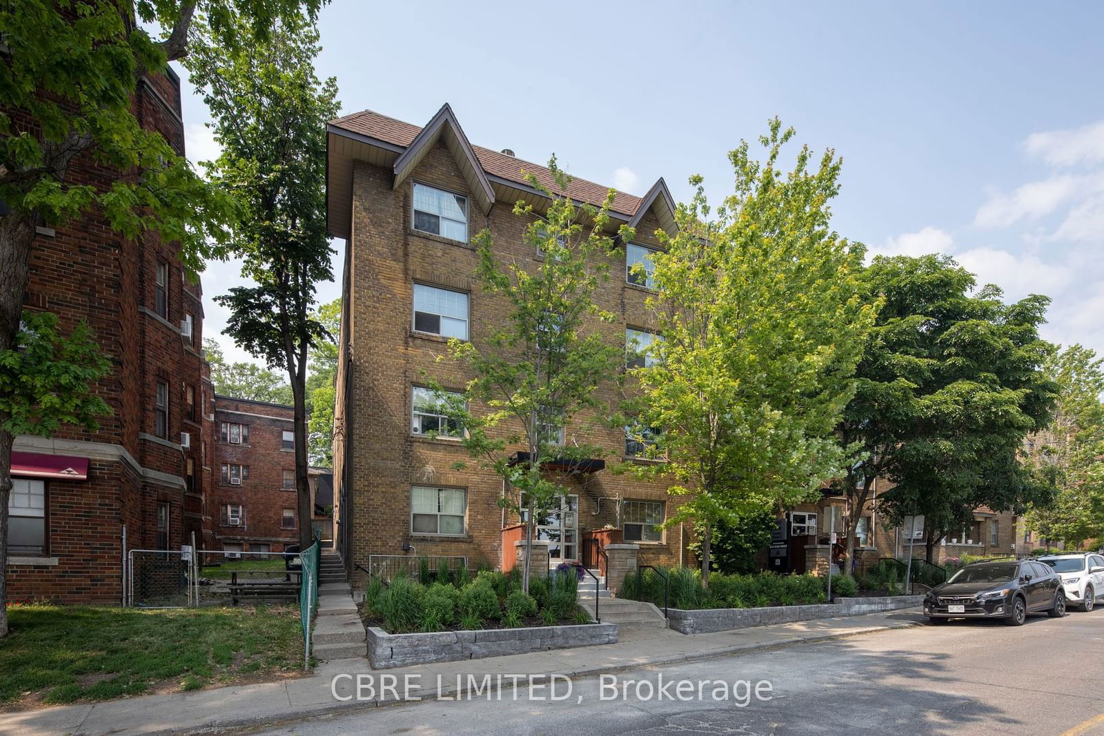 Investment sold at 2402-06 Queen Street, Toronto, Birchcliffe-Cliffside, M1N 1A2 - MLS: E9264569