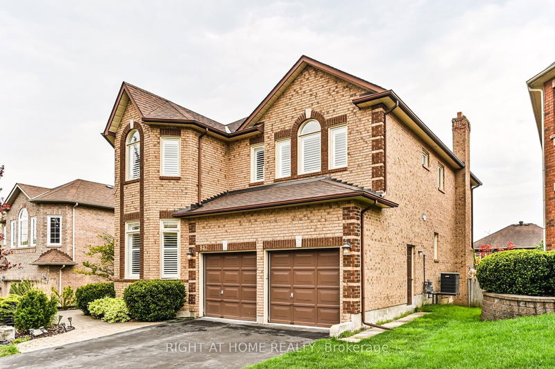 842 Primrose Crt  Pickering, L1X 2S7 | Image 1