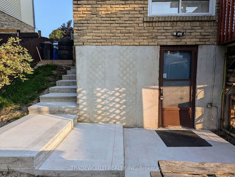 home for lease on Bsmt-1126 Eldorado Avenue