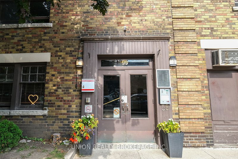 home for lease on 17-59 Balsam Avenue